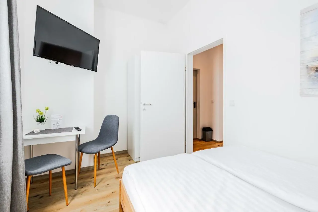 Budget Rooms West With Shared Kitchen Vienna Austria