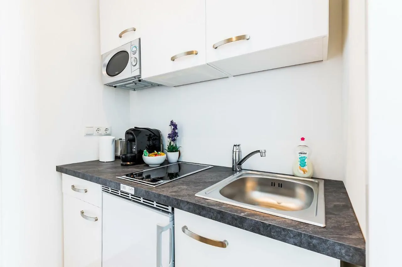 Budget Rooms West With Shared Kitchen Vienna Austria