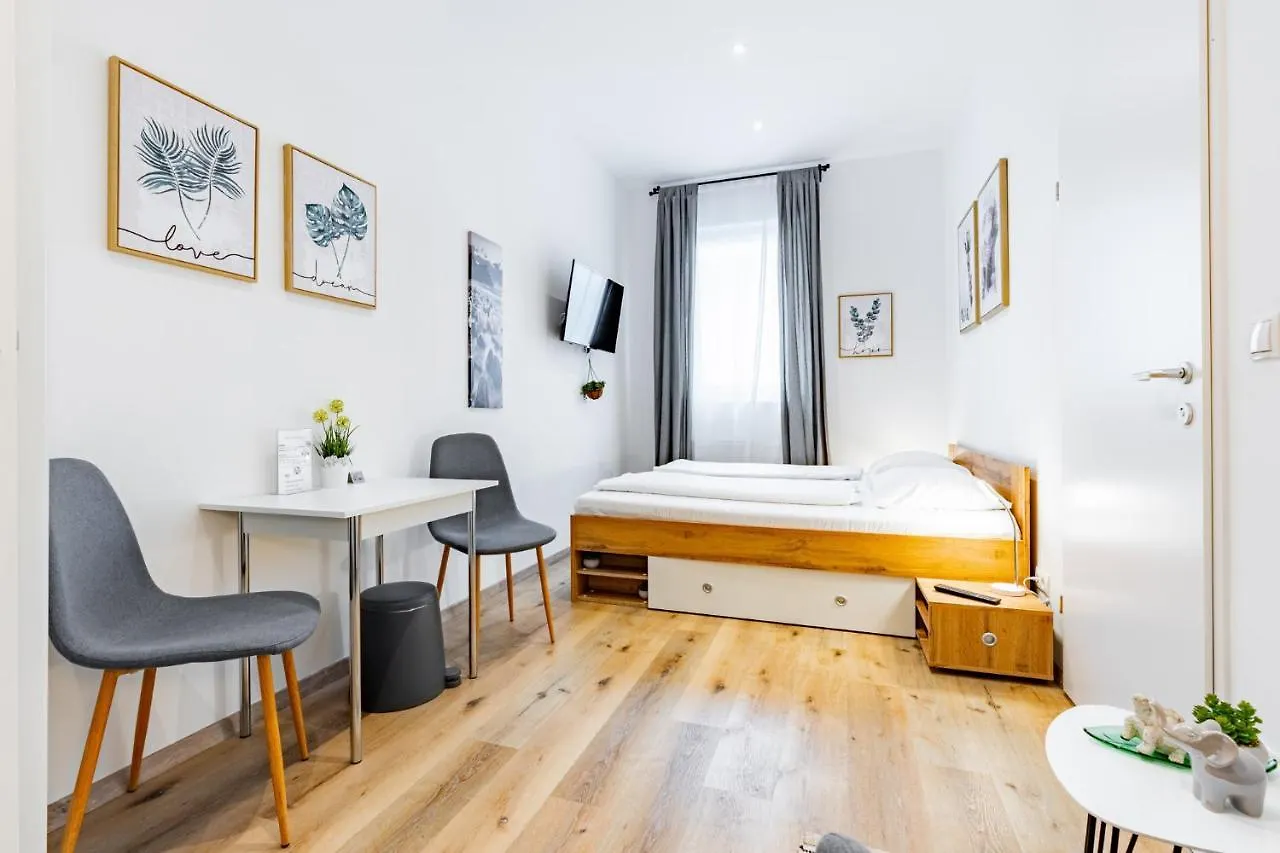 Budget Rooms West With Shared Kitchen Viena