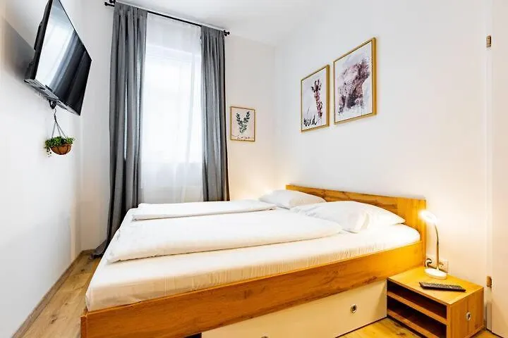 Budget Rooms West With Shared Kitchen Vienna Apartment