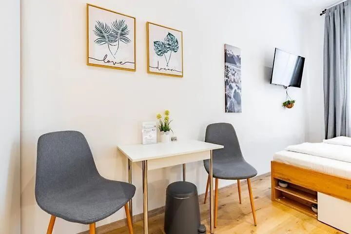 Budget Rooms West With Shared Kitchen 维也纳 0*,